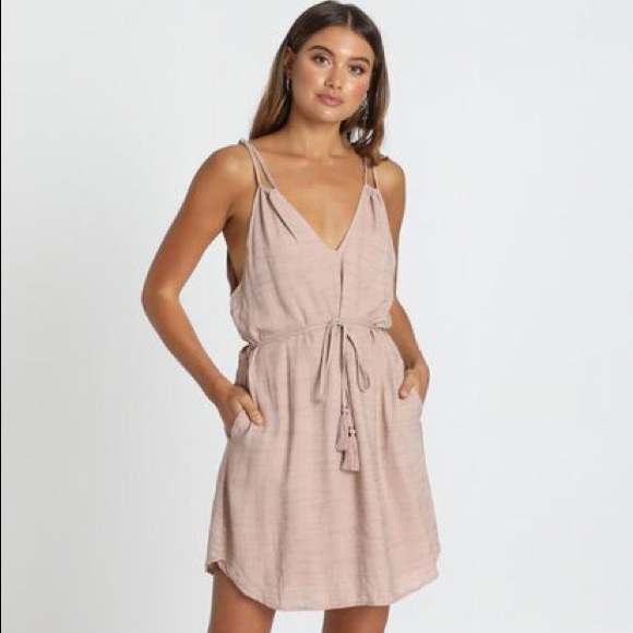 Showpo. Dresses & Skirts - SHOWPO DRESS